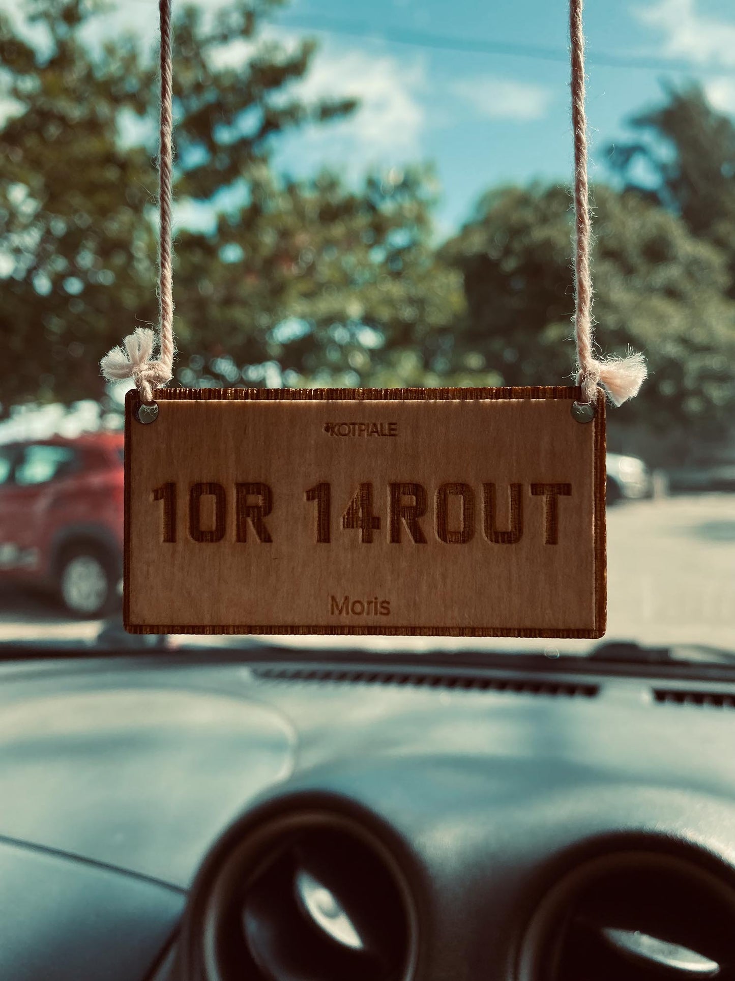 Car Hangers | LOR LAROUT